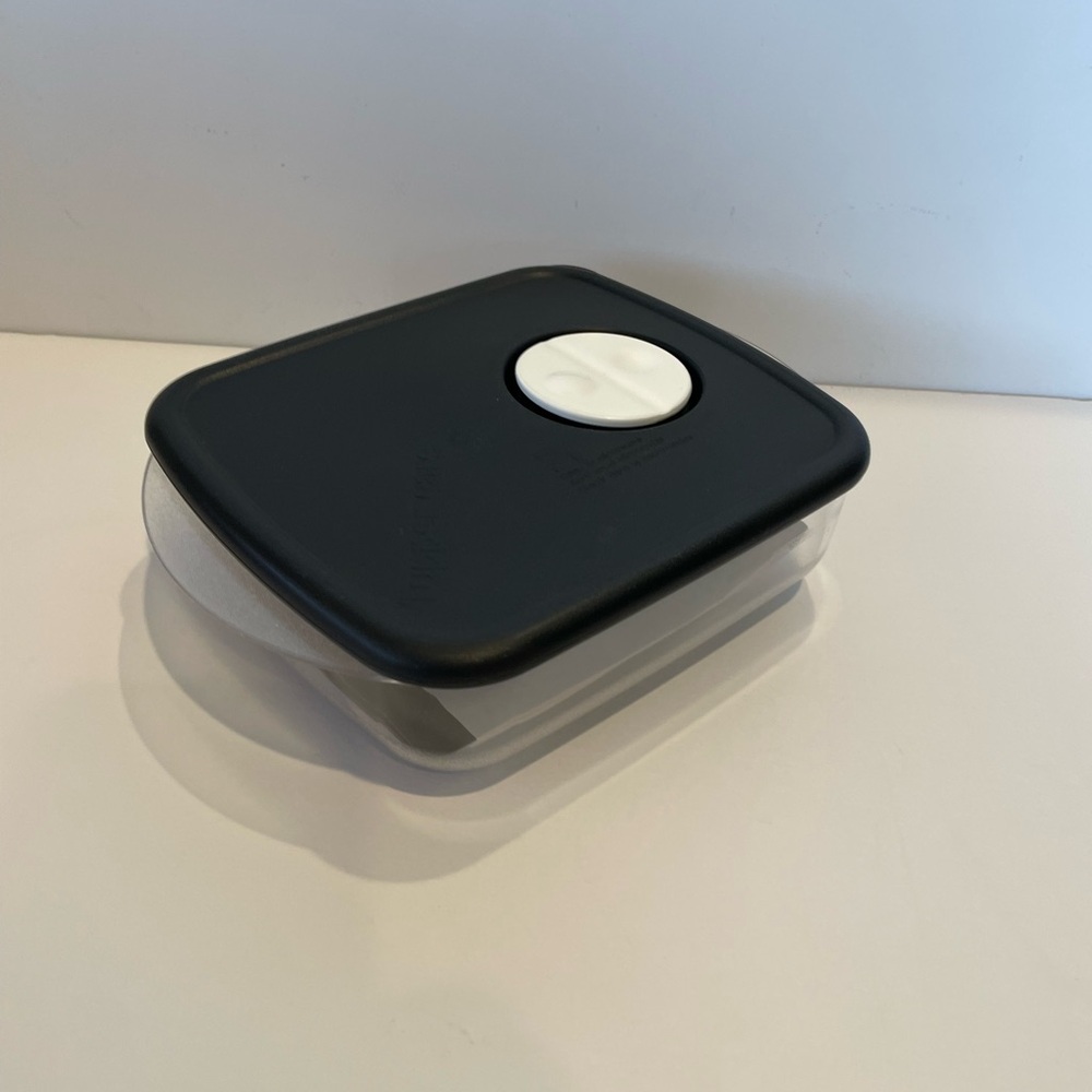 Tupperware Black and White Rock N Serve